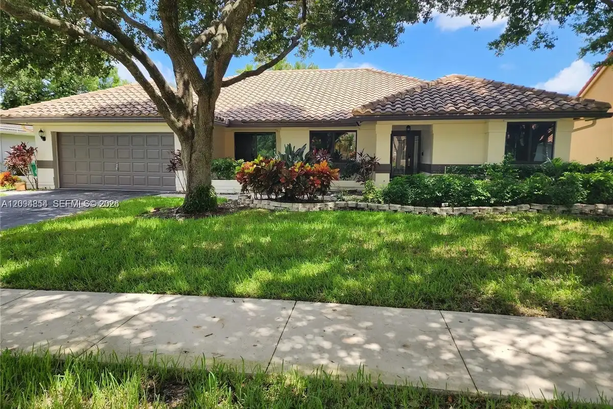 9135 S Southern Orchard Rd S, Davie: photo 1 of 24
