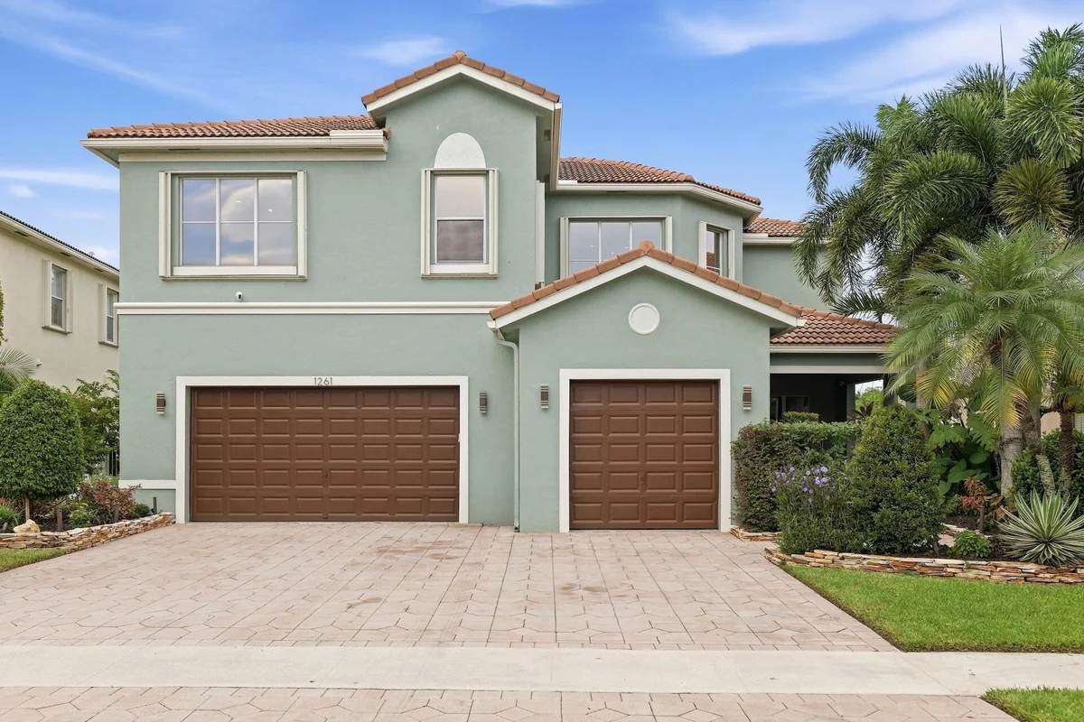 1261 Beacon Cir, Wellington: photo 1 of 44