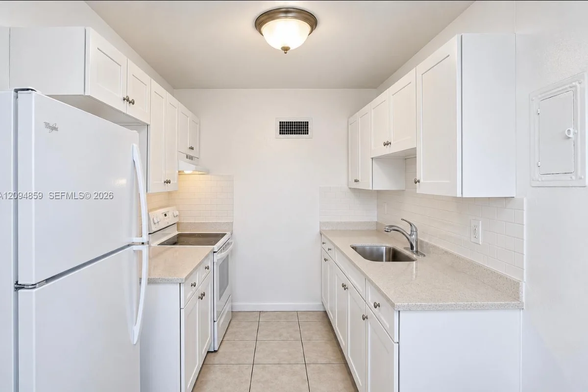6487 W Flagler St #9, Miami: photo 1 of 8