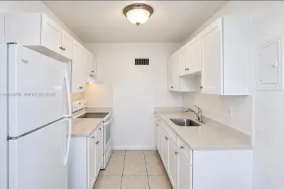 6487 W Flagler St #9, Miami: photo 1 of 8