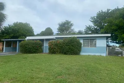 3015 SW 2nd St, Fort Lauderdale: photo 1 of 15