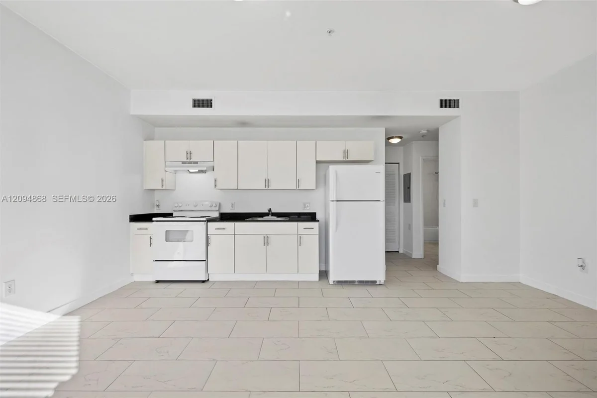 405 E 7th St #303, Hialeah: photo 1 of 14