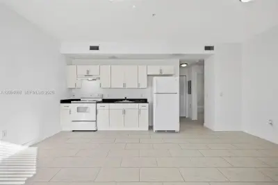 405 E 7th St #303, Hialeah: photo 1 of 14