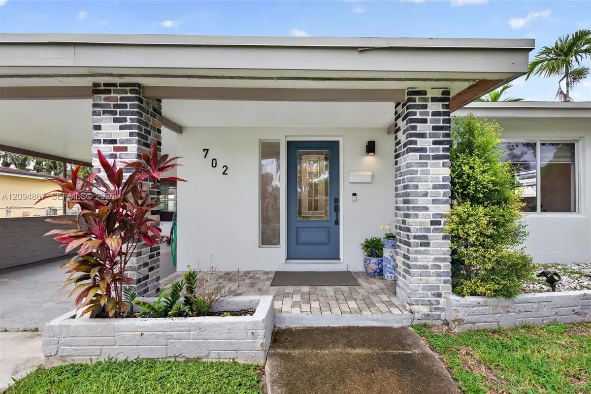 702 N 31st Ct, Hollywood: photo 1 of 38