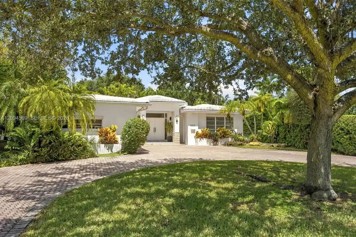 1325 Blue Rd, Coral Gables: photo 1 of 24