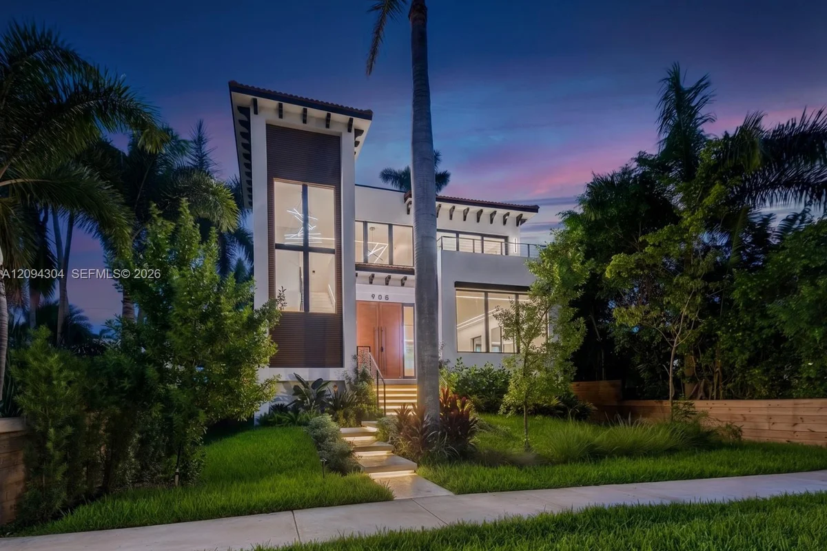 908 Tyler St, Hollywood: photo 1 of 55