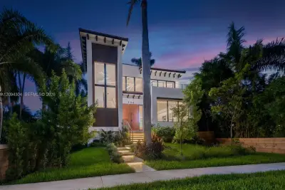 908 Tyler St, Hollywood: photo 1 of 55