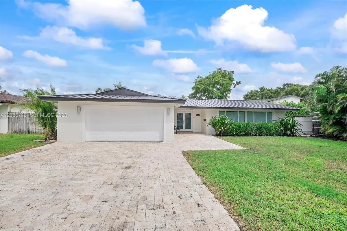 7111 Bamboo St, Miami Lakes: photo 1 of 34