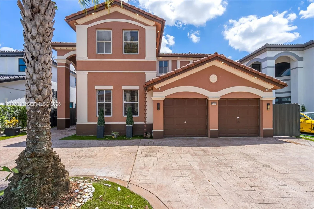 8944 NW 180th Ter #A, Hialeah: photo 1 of 5