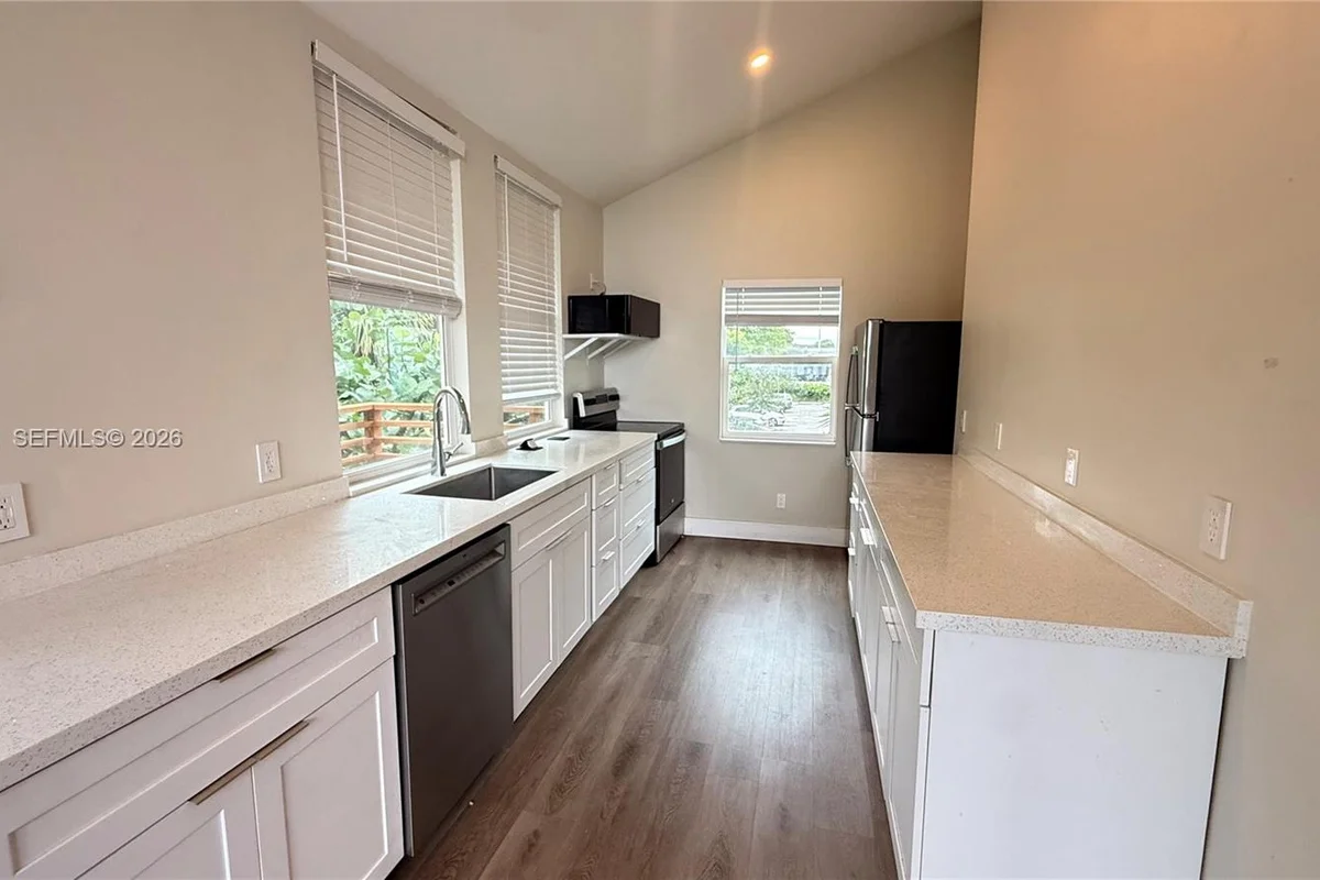 126 NE 19th Ave #2, Pompano Beach: photo 1 of 18