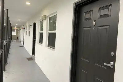 1130 NW 62nd St #13, Miami: photo 1 of 8