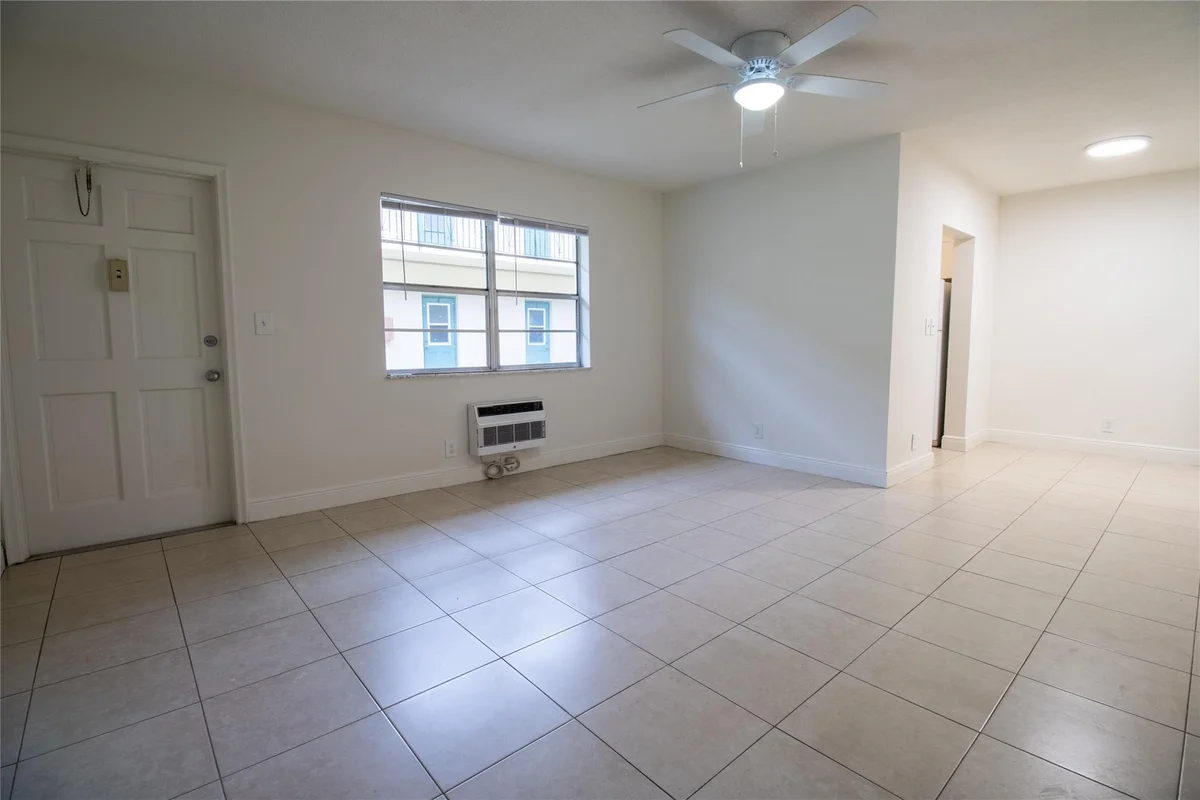 2537 Lincoln St #3, Hollywood: photo 1 of 13