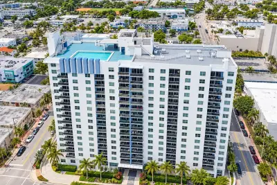 401 69th St #900, Miami Beach: photo 1 of 8