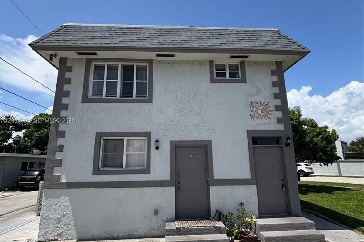 219 W Dixie Hwy #B, Dania Beach: photo 1 of 14