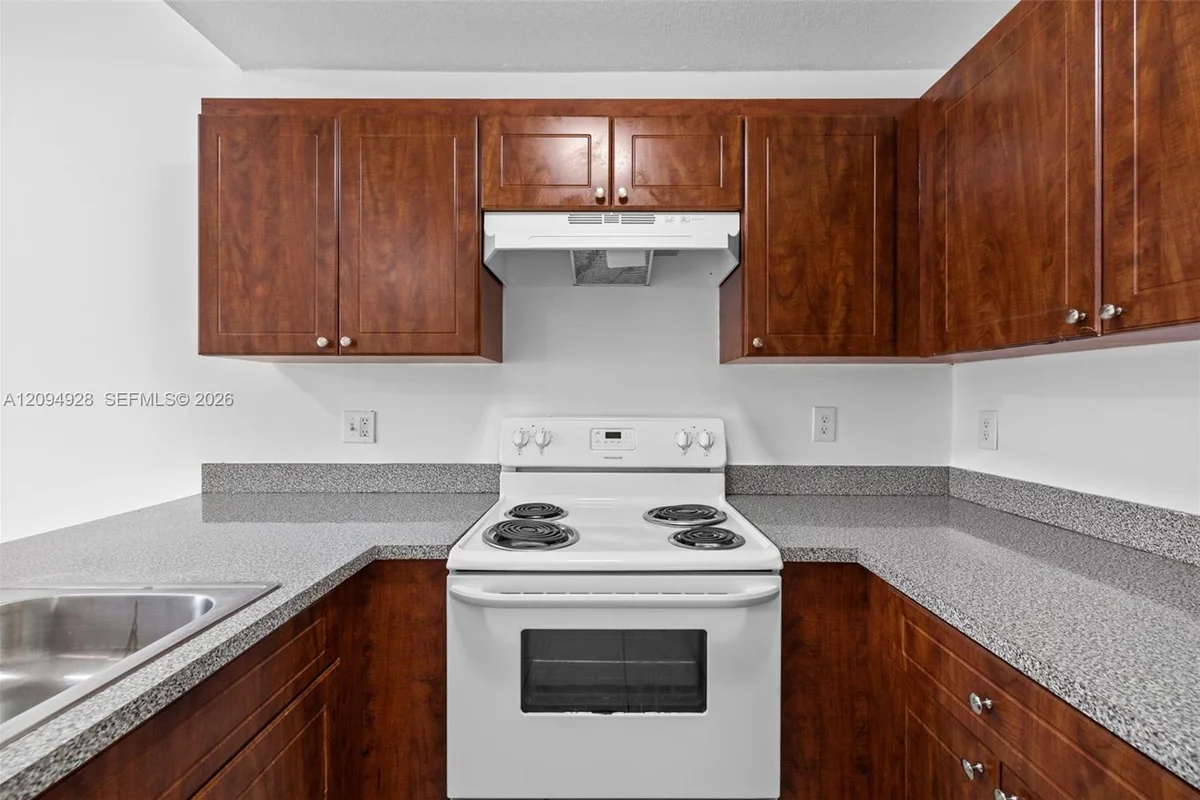 2453 W 78th St #204, Hialeah: photo 1 of 21
