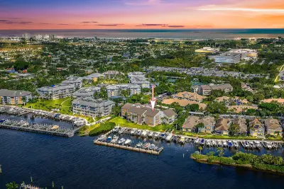 513 Oak Harbour Dr, Juno Beach: photo 1 of 39
