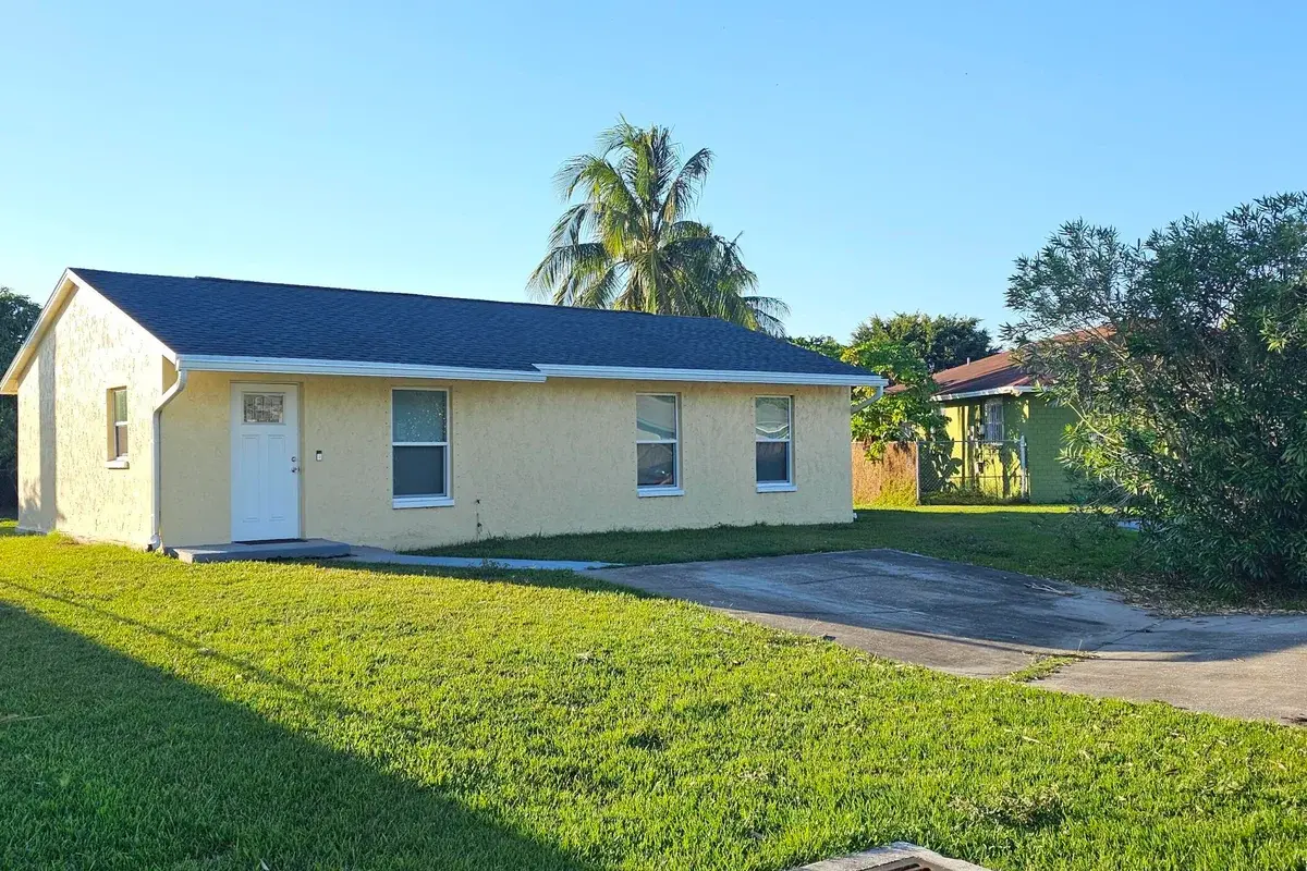 323 Seminole Ct, Pahokee: photo 1 of 15