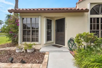 18551 Woodstream Dr, Boca Raton: photo 1 of 27