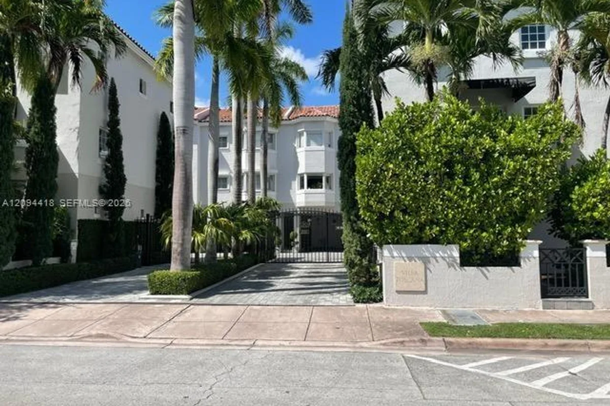 261 Navarre Ave #C-4, Coral Gables: photo 1 of 17