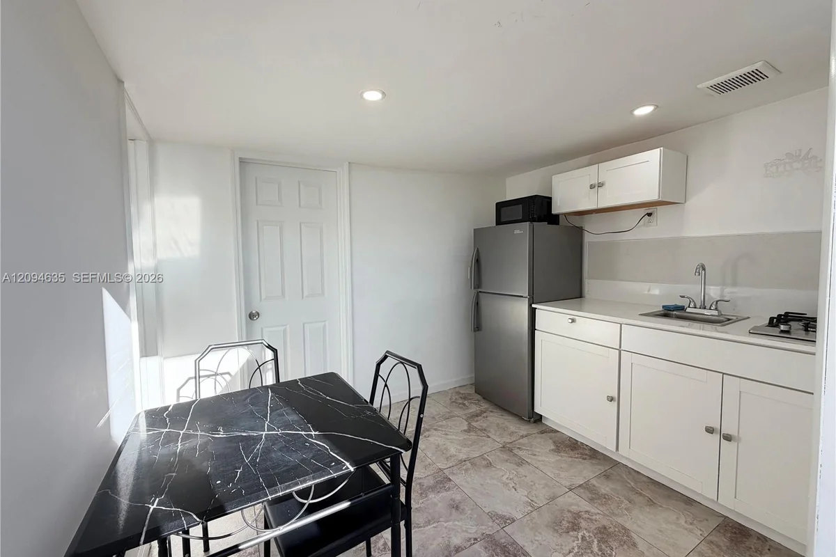 12435 SW 42nd St #3, Miami: photo 1 of 10