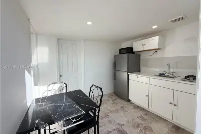 12435 SW 42nd St #3, Miami: photo 1 of 10