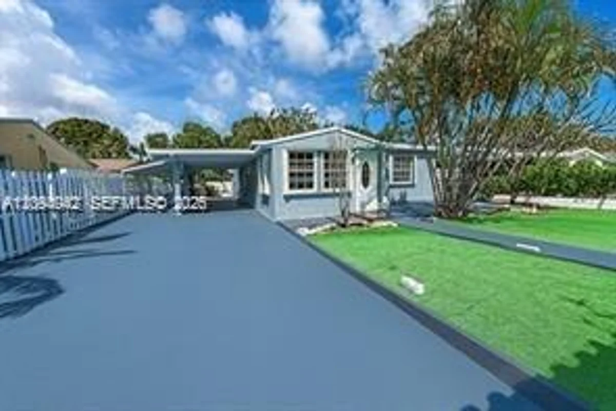 307 SW 15th St, Fort Lauderdale: photo 1 of 10