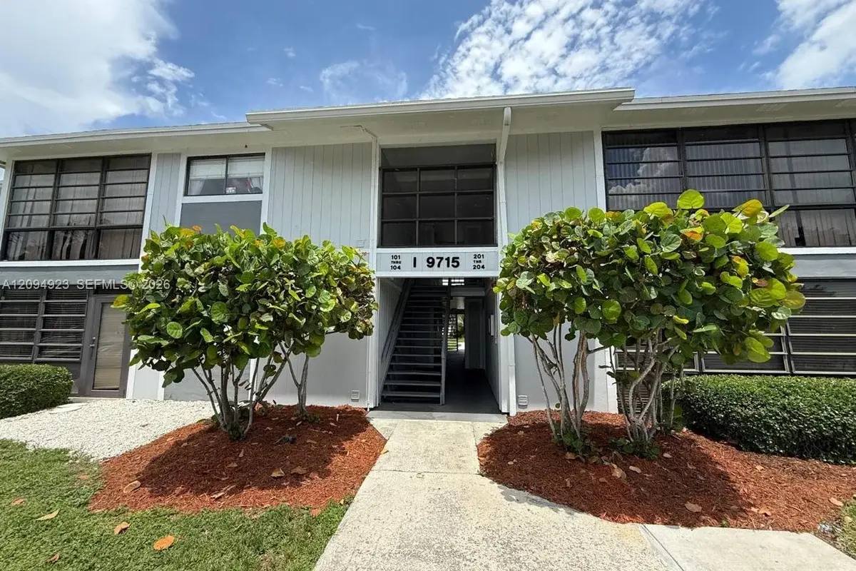 9715 Hammocks Blvd #102, Miami: photo 1 of 18