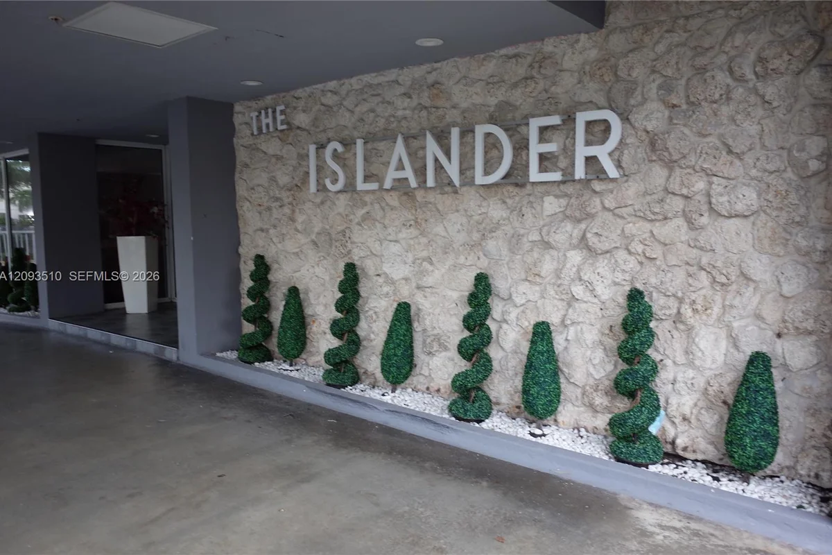 1255 Collins Ave #302, Miami Beach: photo 1 of 33