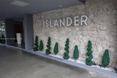 1255 Collins Ave #302, Miami Beach: photo 1 of 33