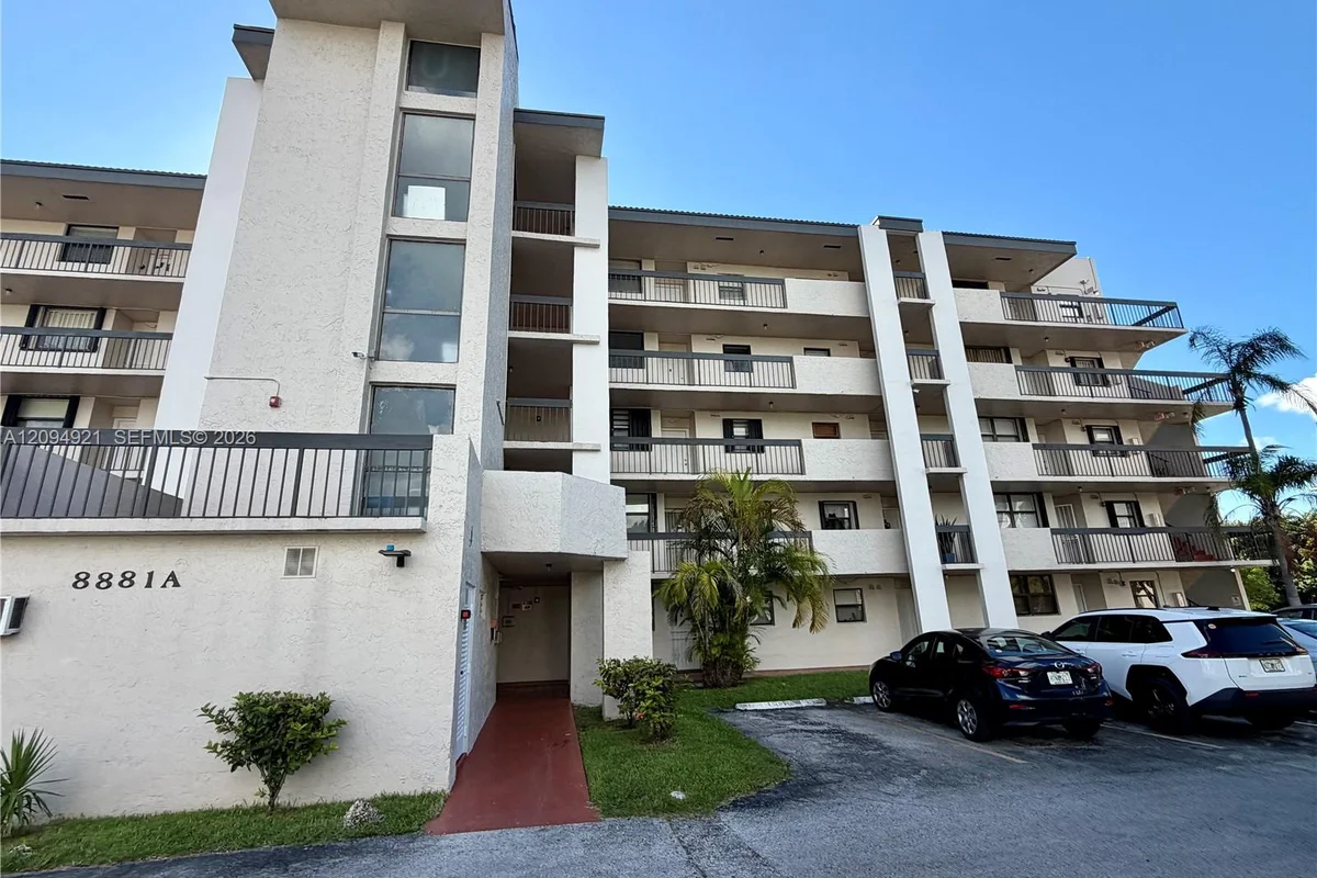 8881 Fontainebleau Blvd #307, Miami: photo 1 of 38