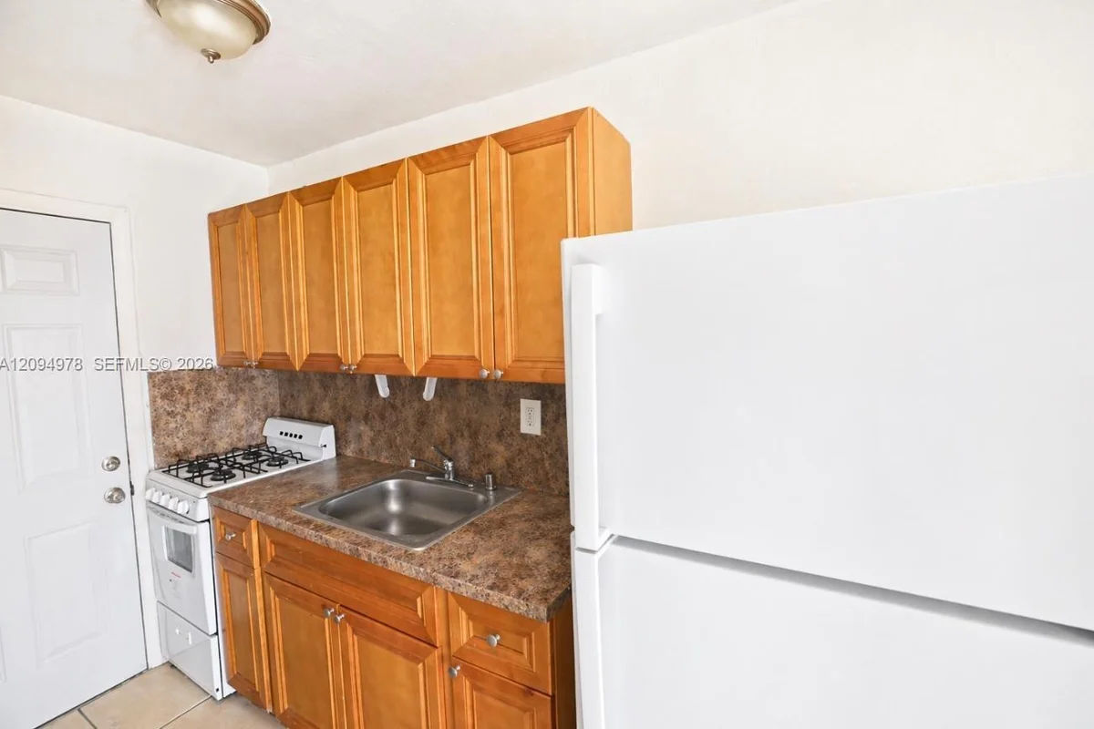6337 W Flagler St #20, Miami: photo 1 of 9