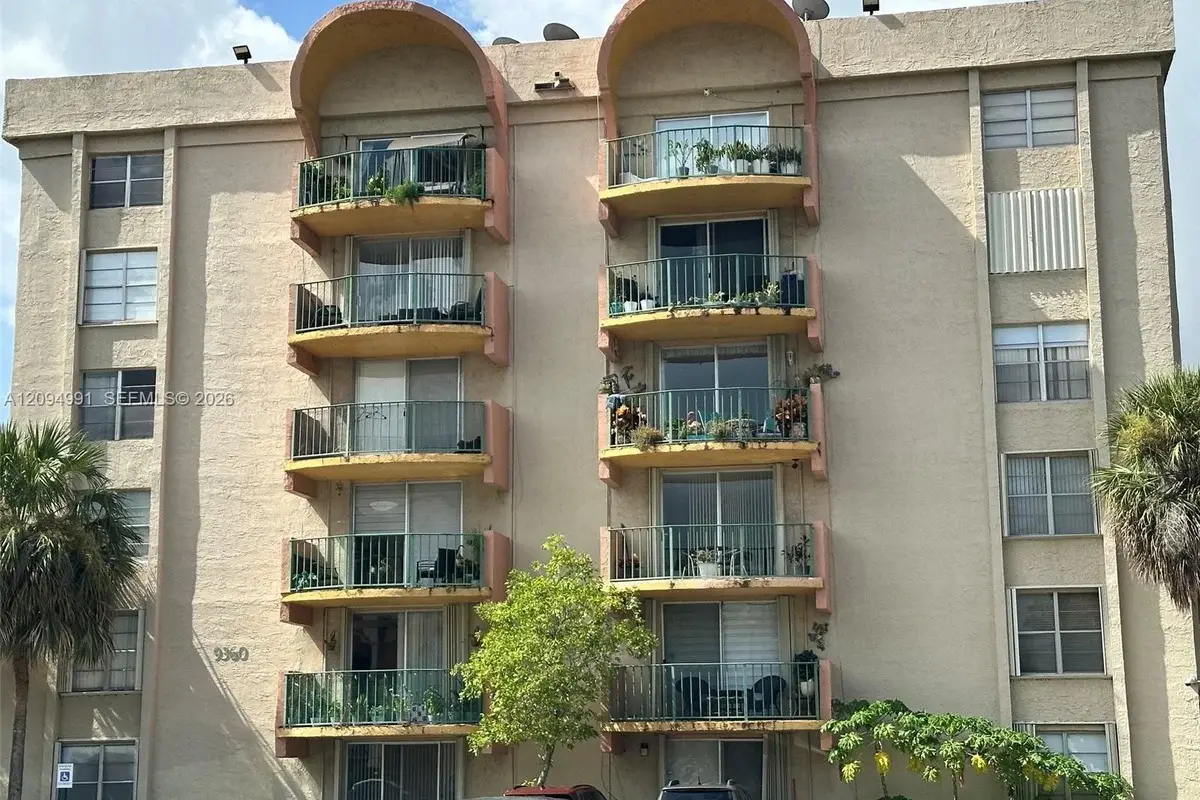 9360 Fontainebleau Blvd #410, Miami: photo 1 of 19