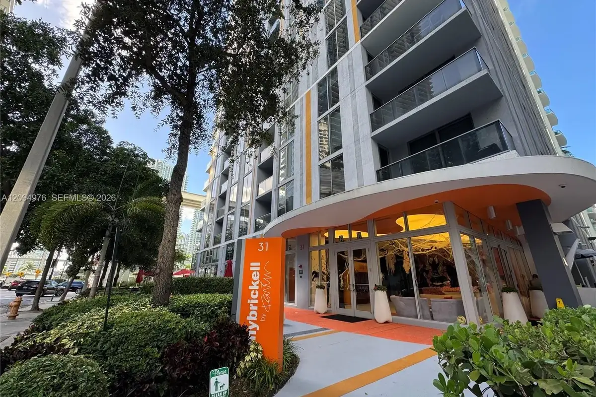 31 SE 6th St #903, Miami: photo 1 of 46