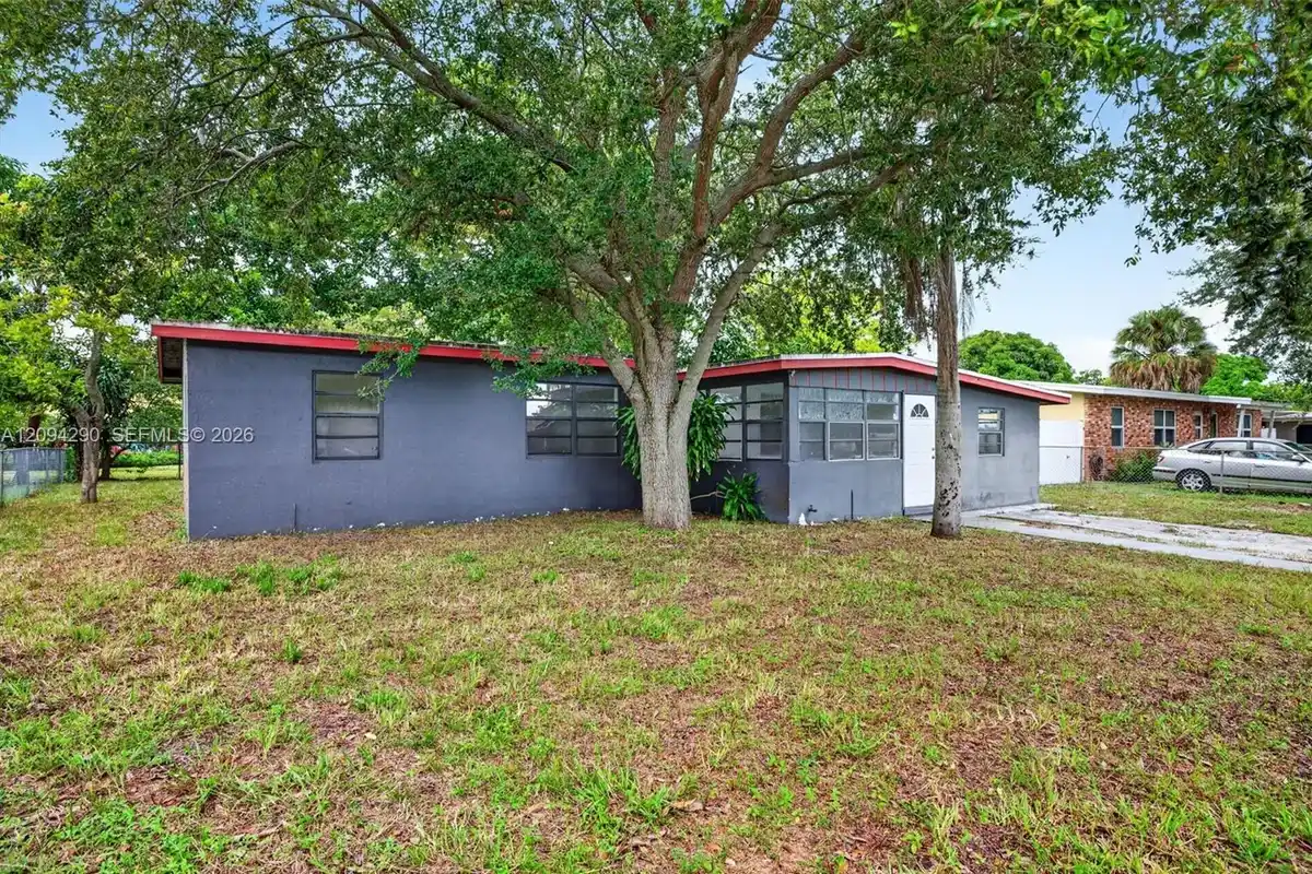 1331 NW 13th Ave, Fort Lauderdale: photo 1 of 35