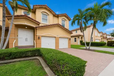 8666 NW 109th Ct, Doral: photo 1 of 19