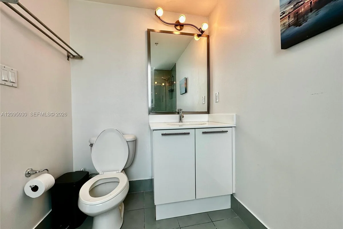 92 SW 3rd St #4905, Miami: photo 1 of 44