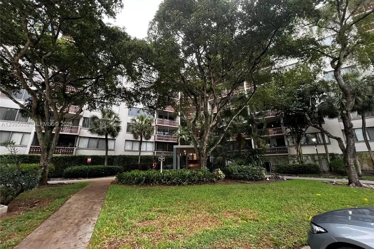 4222 Inverrary Blvd #4305, Lauderhill: photo 1 of 15