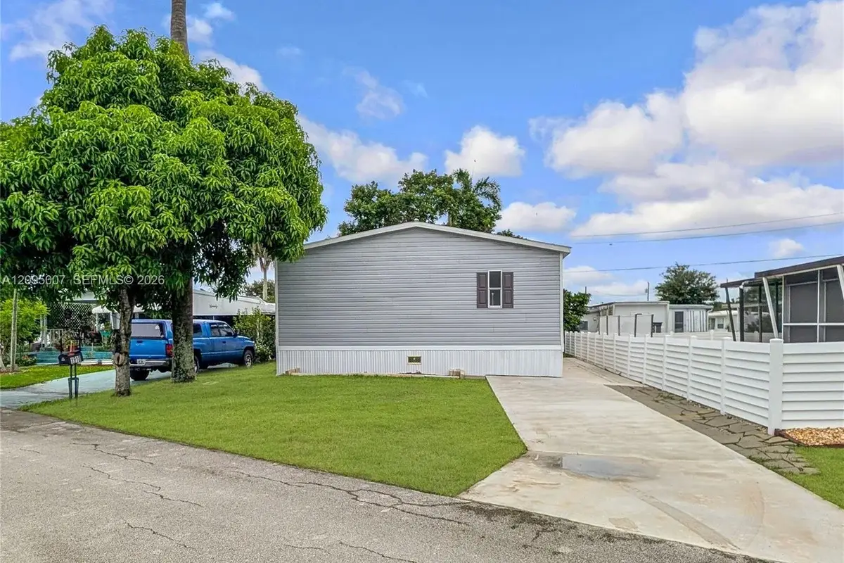 1910 SW 85th Ln, Davie: photo 1 of 41