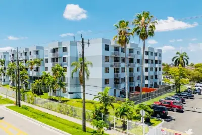 8261 NW 8th St #334, Miami: photo 1 of 11