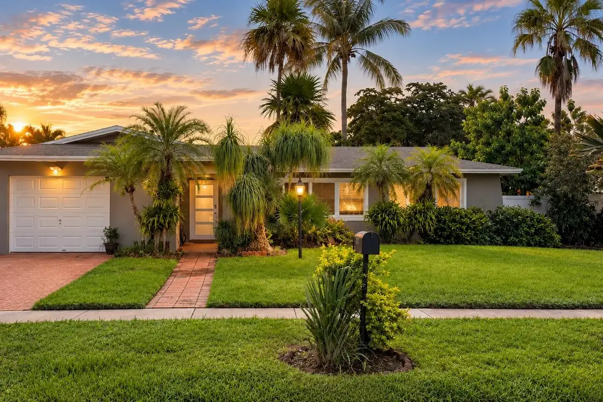 1811 N Hiatus Rd, Pembroke Pines: photo 1 of 13