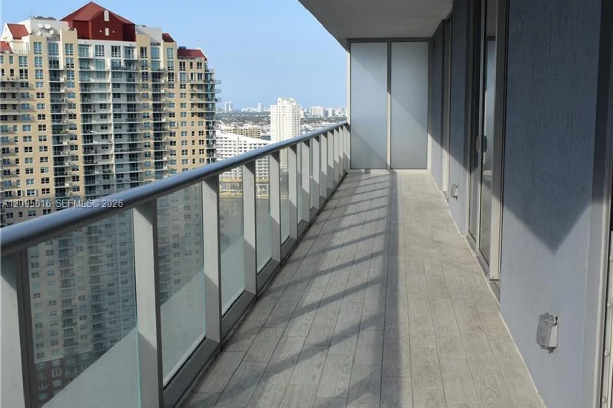 Condo in Miami: photo 1 of 22