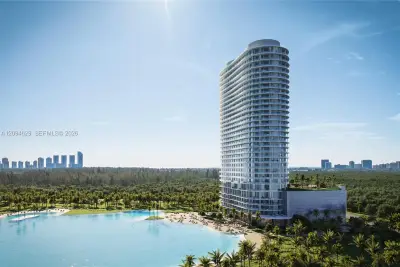 2411 Laguna Creek #907, Miami: photo 1 of 13