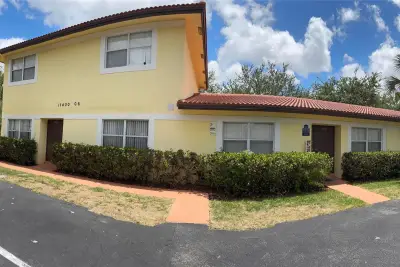 11400 NW 45th St, Coral Springs: photo 1 of 13