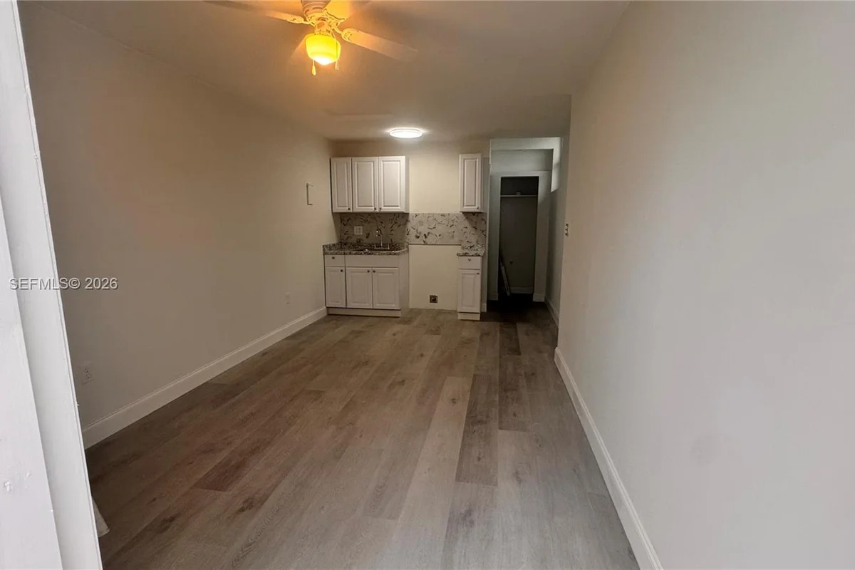 1923 Roosevelt St #6, Hollywood: photo 1 of 4