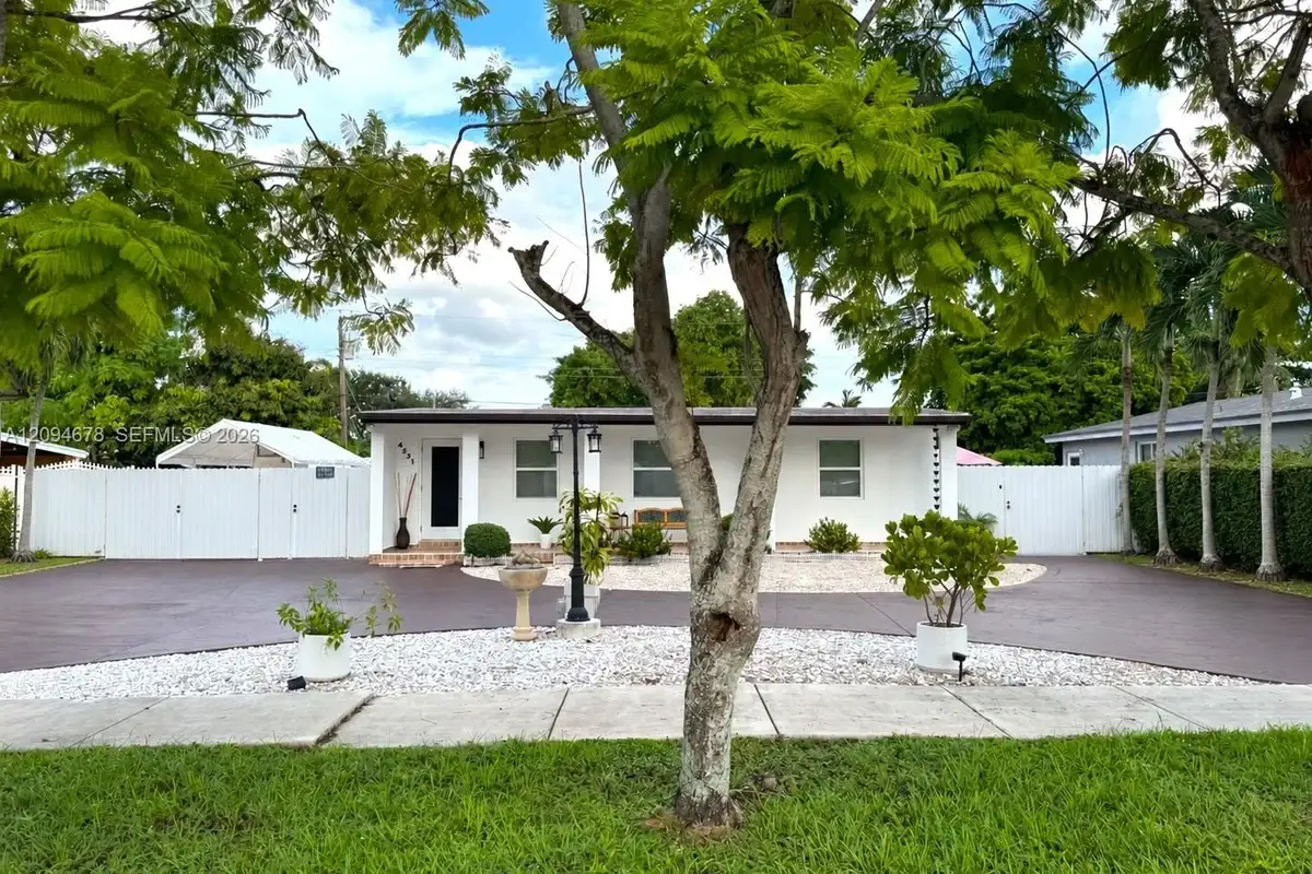 4531 SW 98th Ct, Miami: photo 1 of 25