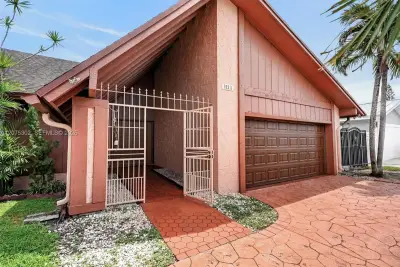 10311 SW 132nd Ave, Miami: photo 1 of 62