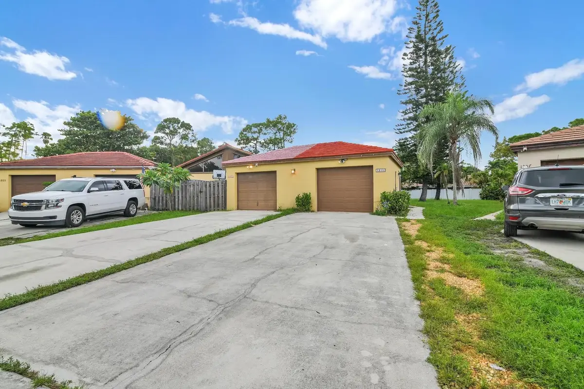 1219 Periwinkle Pl, Wellington: photo 1 of 49