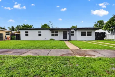 19320 NW 6th Ct, Miami Gardens: photo 1 of 46