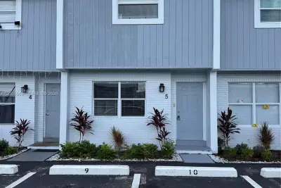 420 NE 18th Ave #5, Homestead: photo 1 of 12