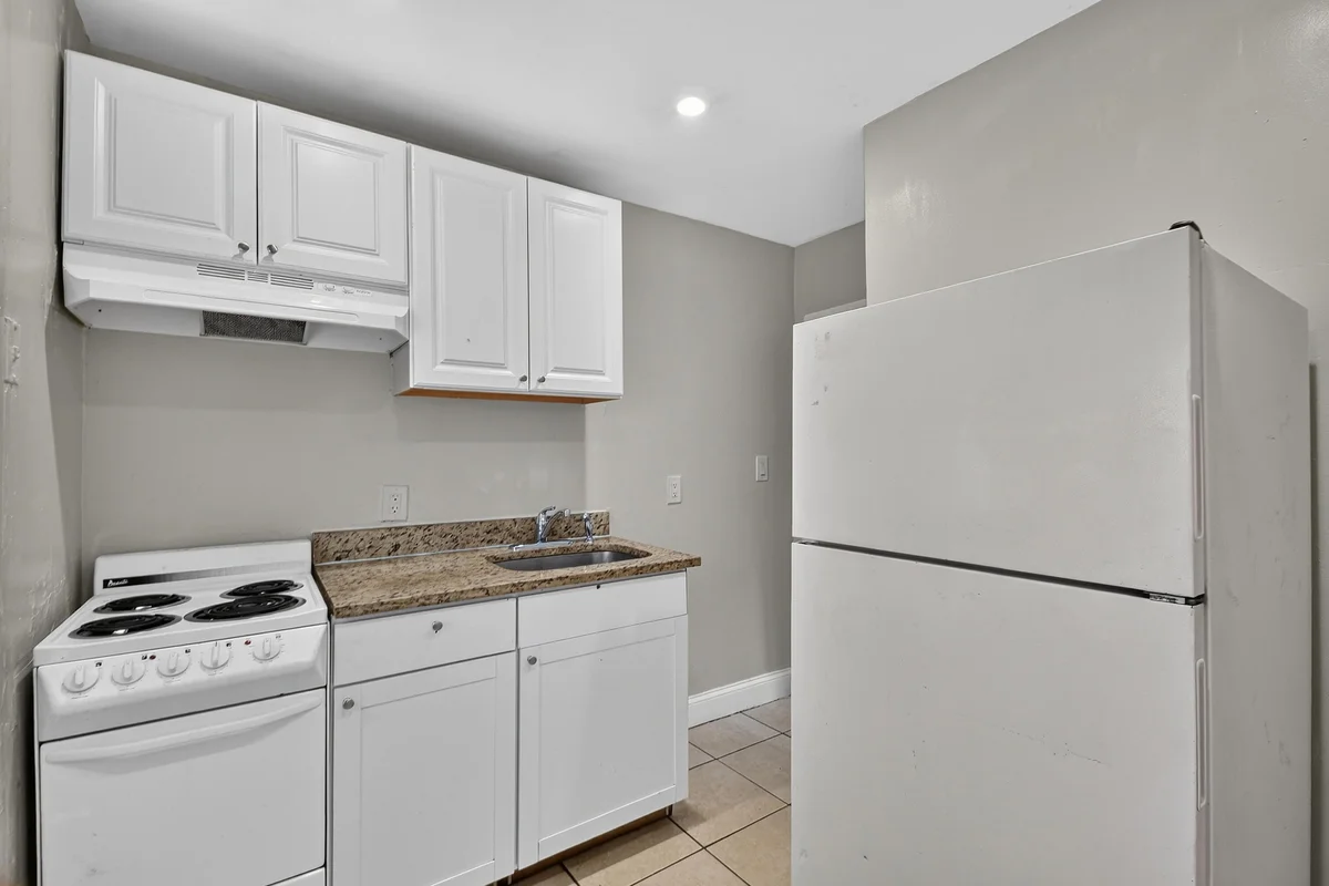 885-887 7th St #200, West Palm Beach: photo 1 of 11